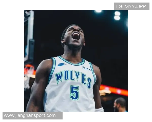 爱德华兹前四节表现低迷加时发力独得5分全场贡献7分4板3助