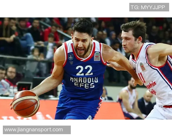 米奇称赞文班在关键时刻投进三分球球员表现至关重要