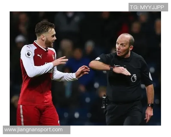 裁判专家解析里奇手球争议认为主裁和VAR的决定完全合理