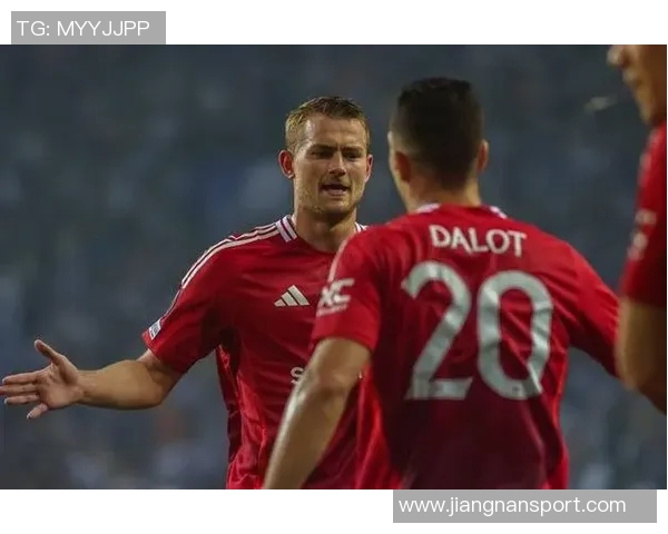 德里赫特成为曼联本赛季英超唯一全勤球员展现后防实力 德里赫特成为曼联本赛季英超唯一全勤球员展现后防实力