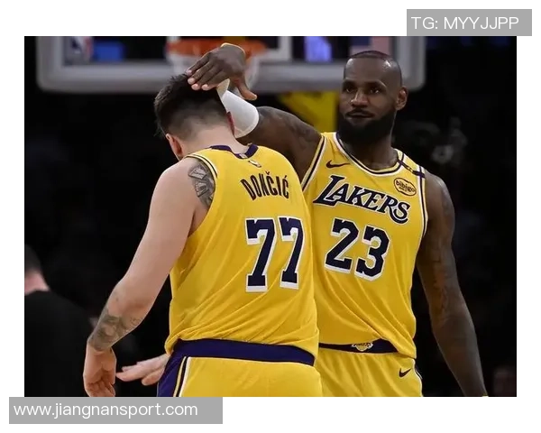 詹姆斯以成熟决策为主题的广告展现与过去愚蠢选择的和解之路