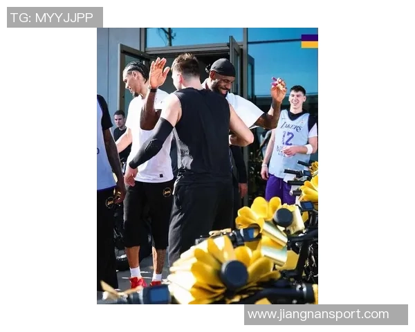 东契奇为湖人转播团队送车车上专属名牌彰显心意