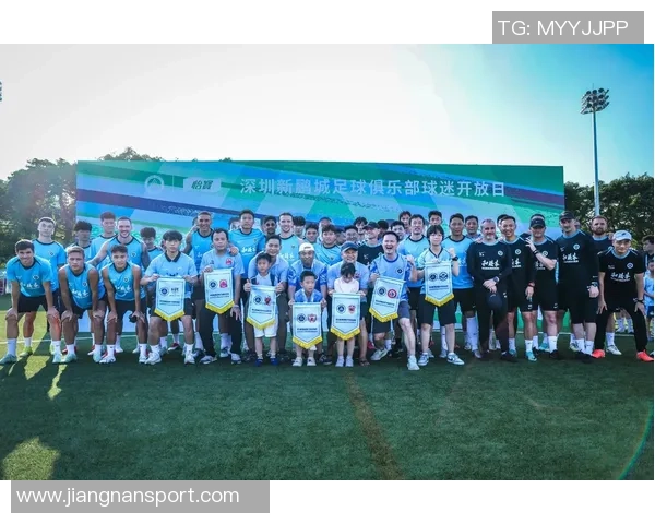 文班受伤期间积极参与球迷组织助威训练效仿欧洲足球精神