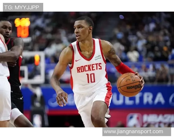 小贾巴里季前赛表现抢眼场均135分45板命中率超五成