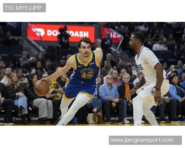 张佳玮逐梦之路渐显本西蒙斯特质勇士近期战术调整不再依赖他