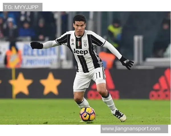 维蒂尼亚高度评价维拉蒂称其为全能中场的魔术师展现非凡才华 维蒂尼亚高度评价维拉蒂称其为全能中场的魔术师展现非凡才华