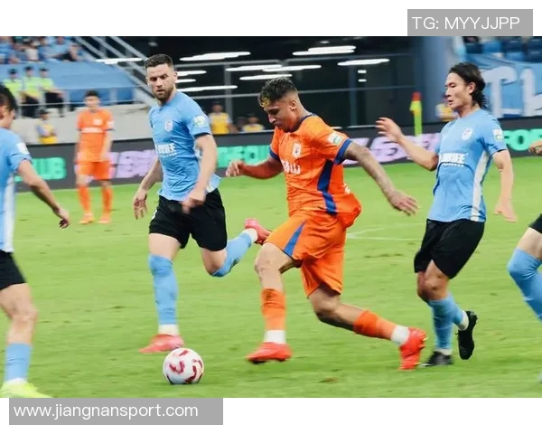 达兰头球破门被判越位VAR确认进球无效王大雷险守十指关 达兰头球破门被判越位VAR确认进球无效王大雷险守十指关